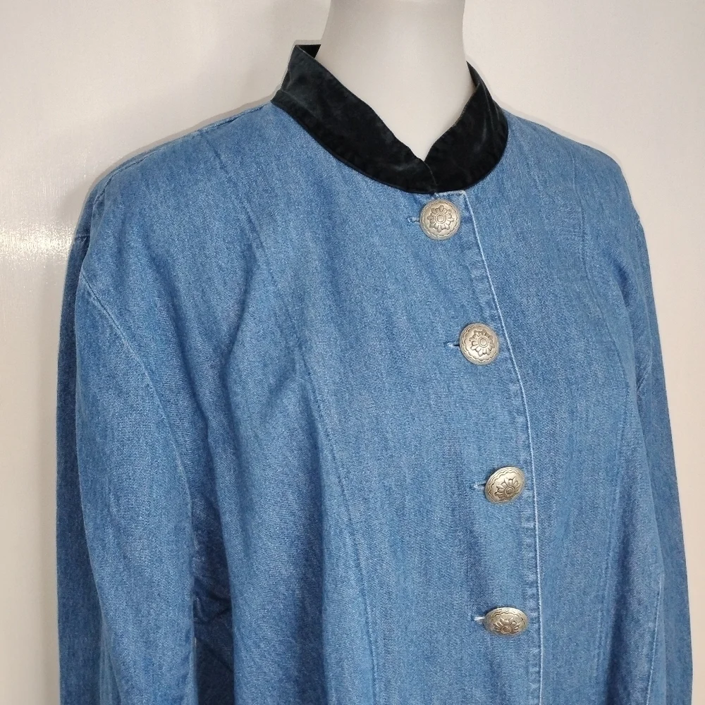 LIGHTWEIGHT DENIM JACKET
